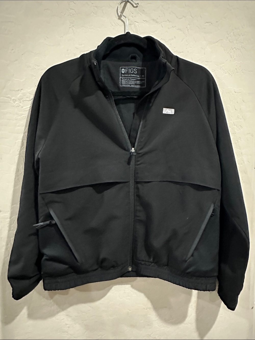 FIGS women’s Black Lightweight Zip Jacket
